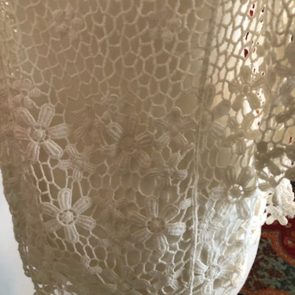 Off White Flower Lace Top- Size Small - Picture 6 of 6